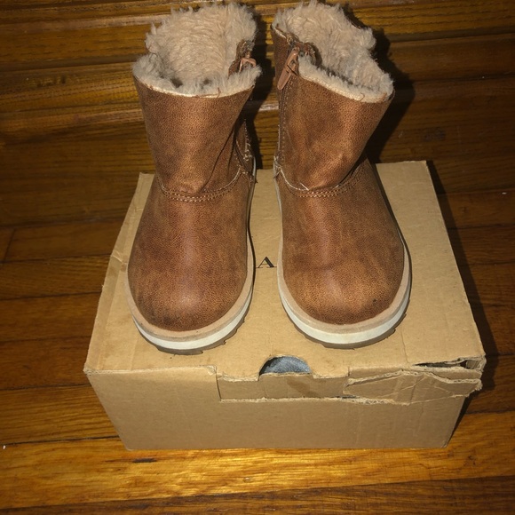 Zara toddler fur boots , barely worn. - Picture 1 of 4